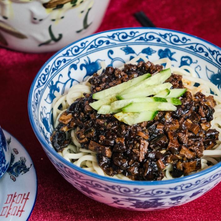 Mì xào tương đen