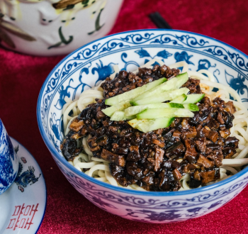 Mì xào tương đen